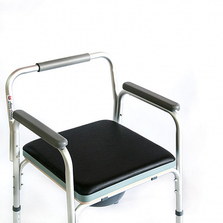 Кресло-туалет с санитарным оснащением FS895L. Изображение 3 из 4