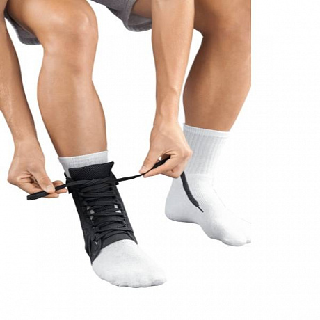 Ортез на голеностопный сустав medi армированный protect Ankle lace up P784. Изображение 2 из 4
